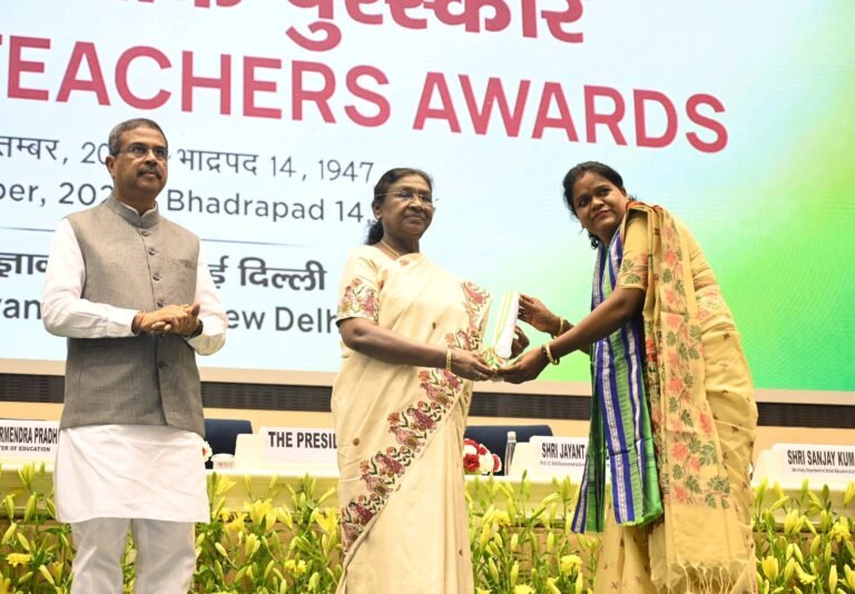 राष्ट्रपति श्रीमती मुर्मु ने प्रदेश के 2 शिक्षकों को प्रदान किया राष्ट्रीय शिक्षक पुरस्कार