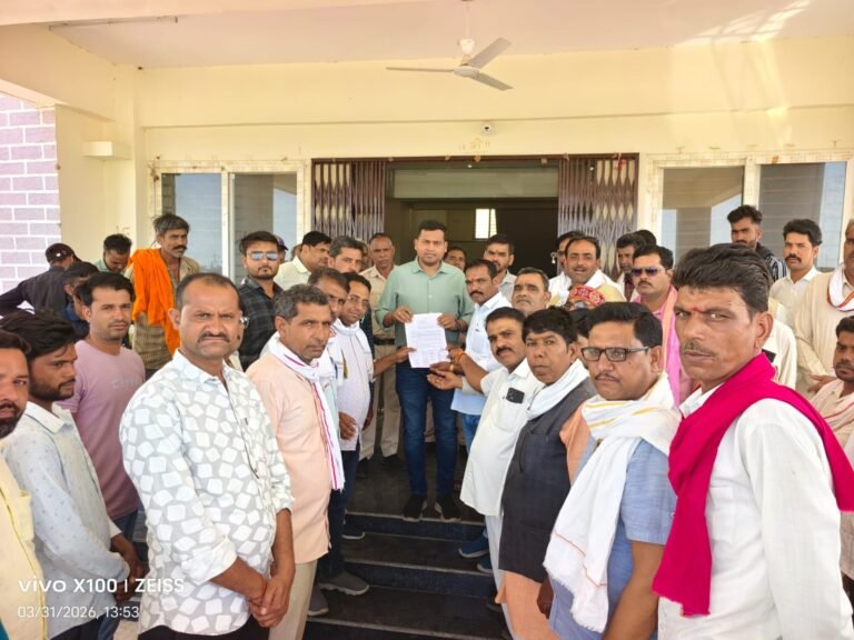 कुरवाई में किसानों ने समस्याओं को लेकर ज्ञापन सौंपा