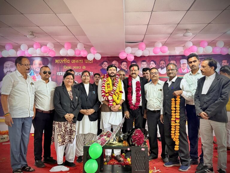 कार्यकर्ताओं के स्नेह और सेवा-संस्कार से यादगार बना श्याम तिवारी का जन्मदिन