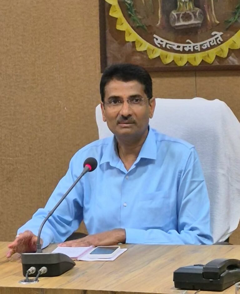एंबुलेंस सेवा में सुधार हेतु कार्रवाई, स्वास्थ्य सेवाओं को और बेहतर बनाने पर जोर