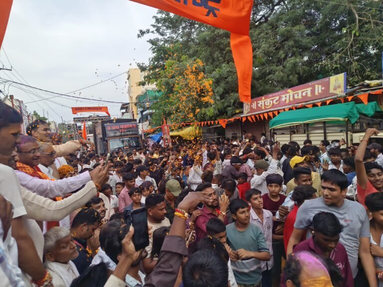 बेड़ियां में गाजे-बाजे के साथ निकली मनोकामनेश्वर बाबा की भव्य शाही सवारी