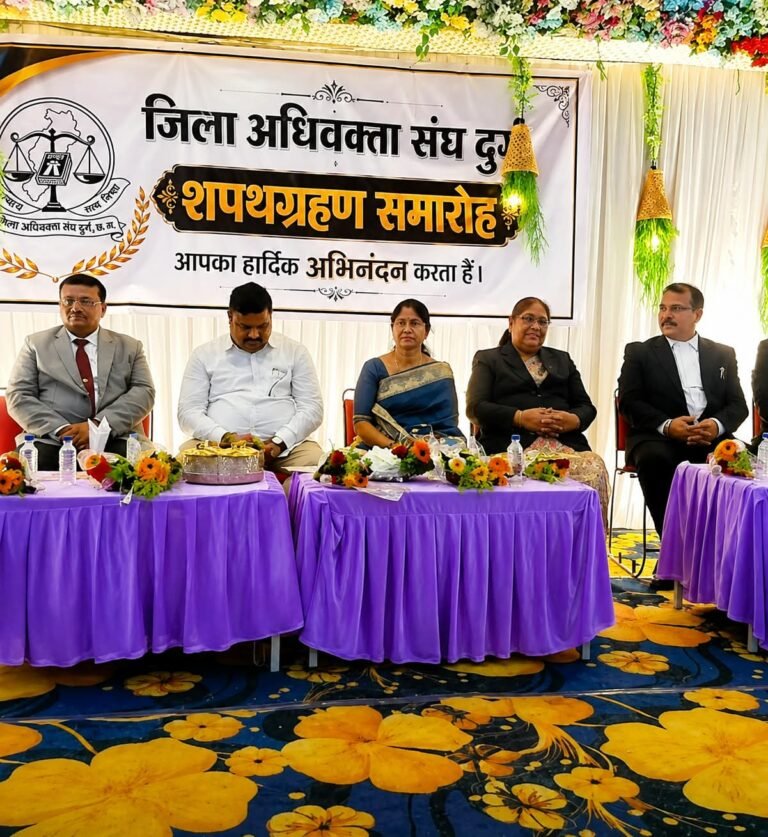 अधिवक्ता संघ का शपथ ग्रहण समारोह संपन्न, नव निर्वाचित पदाधिकारियों ने ली पद एवं गोपनीयता की शपथ