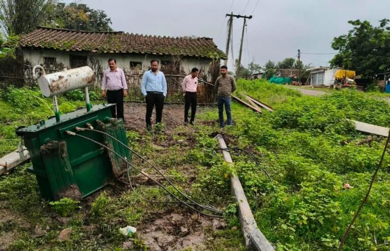 ट्रांसफार्मर गिरने की घटना की जांच, कलेक्टर ने ठेकेदार पर कार्रवाई के दिए निर्देश जांच में बेसमेंट निर्माण में कमी मिली, विद्युत आपूर्ति बहाल करने और ट्रांसफार्मर को सुरक्षित तरीके से स्थापित करने के निर्देश