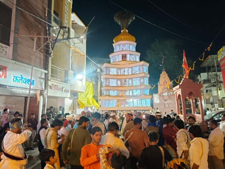 गोगा नवमी पर वाल्मीकि समाज ने निकाला छड़ी निशान चल समारोह श्रद्धा और उत्साह के साथ समाजजनों ने लिया हिस्सा, जगह-जगह हुआ स्वागत