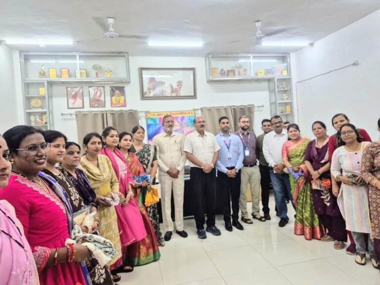 शिक्षक दिवस पर SBI विदिशा ने उत्कृष्ट विद्यालय के शिक्षकों का किया सम्मान शिक्षा एवं राष्ट्र निर्माण में शिक्षकों के योगदान को किया नमन