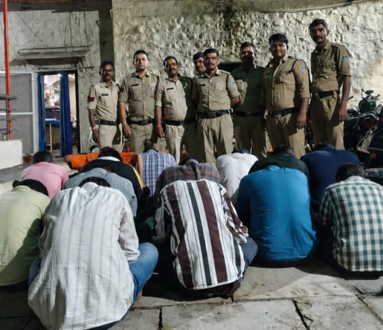 मंदसौर पुलिस की कार्रवाई, 17 प्रकरणों में 1.46 लाख रुपये की राशि जब्त लक्ष्मण दरवाजा क्षेत्र में कार्रवाई, पब्लिक गेम्बलिंग एक्ट के तहत प्रकरण दर्ज
