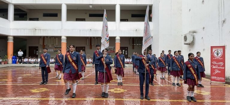 अर्वाचीन इंडिया स्कूल में पदवी अलंकरण समारोह आयोजित नव-नियुक्त छात्र नेताओं को बैज एवं सैश प्रदान कर दिलाई कर्तव्यनिष्ठा की शपथ