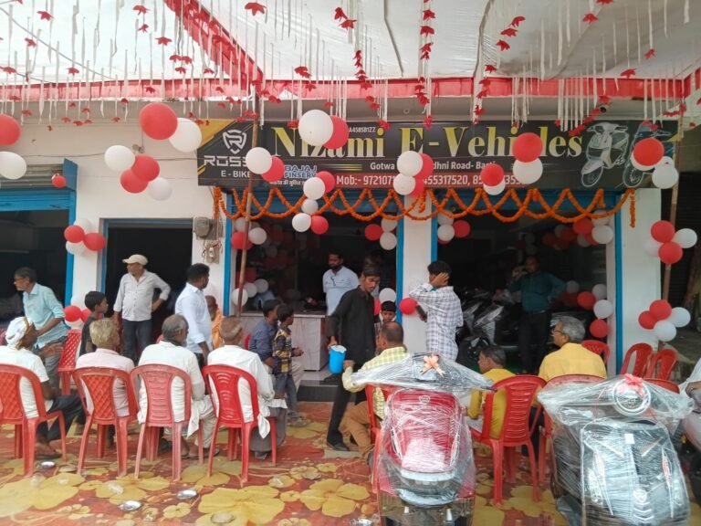 गोटवा बाजार में निजामी इलेक्ट्रिक स्कूटी और ई-रिक्शा शोरूम का शुभारंभ