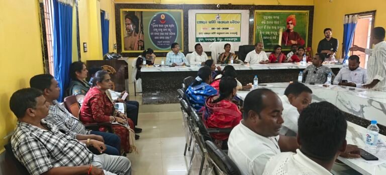 जनपद बैठक में विकास कार्यों को लेकर जन प्रतिनिधियों ने रखे सवाल