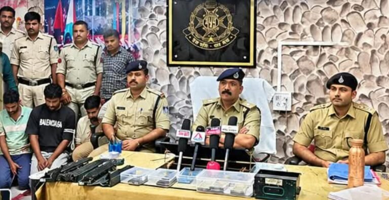 गरोठ एटीएम चोरी मामले में तीन आरोपी गिरफ्तार, छह लाख रुपये बरामद कार, गैस कटर, सिलेंडर सहित एटीएम के पार्ट्स जब्त