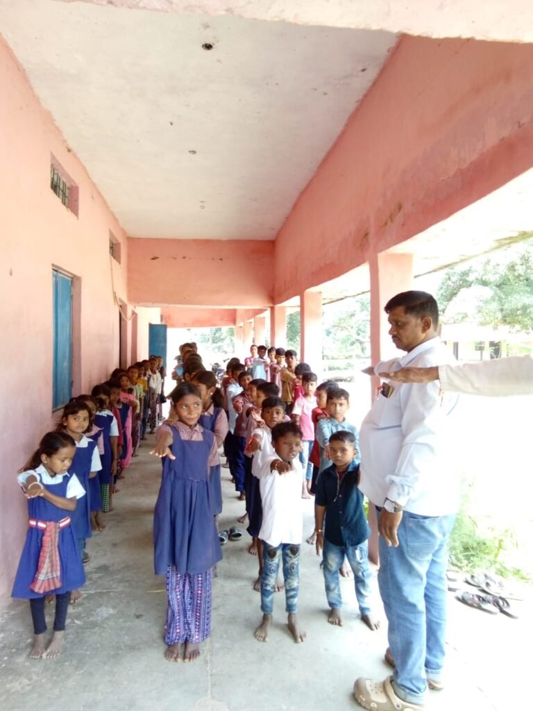 स्कूलों में दिलाई गई साक्षरता की शपथ