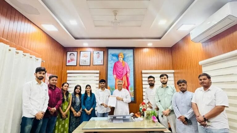 छात्रसंघ चुनाव बहाली की मांग को लेकर अखिल भारतीय विद्यार्थी परिषद ने उच्च शिक्षा मंत्री को सौंपा ज्ञापन