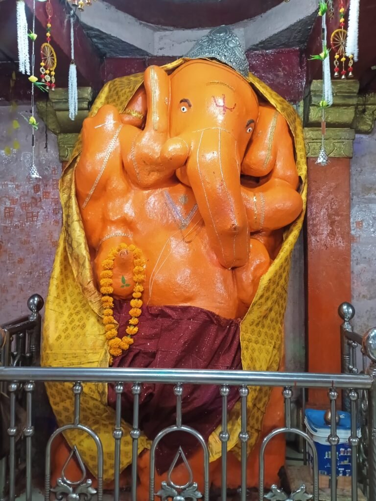 चोली के 11 फीट ऊंचे षष्टानंद सिद्धेश्वर गणेश मंदिर की अद्भुत महिमा प्राचीन पाषाण प्रतिमा में नजर आती है शिल्पकला की अनूठी मिसाल