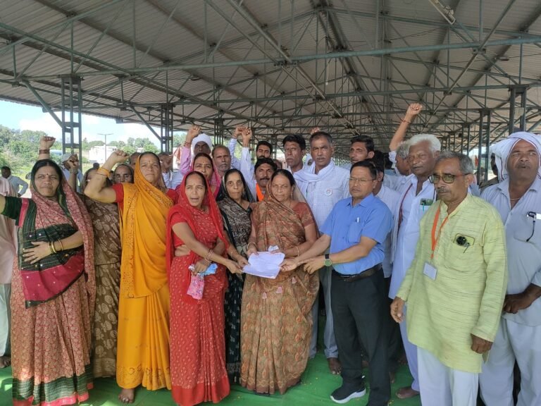 सनावद में भारतीय किसान संघ ने निकाली विशाल रैली, 23 सूत्रीय मांगों को लेकर सौंपा ज्ञापन किसानों ने कृषि उपज मंडी में की सभा, मुख्यमंत्री के नाम तहसीलदार को सौंपा मांग पत्र