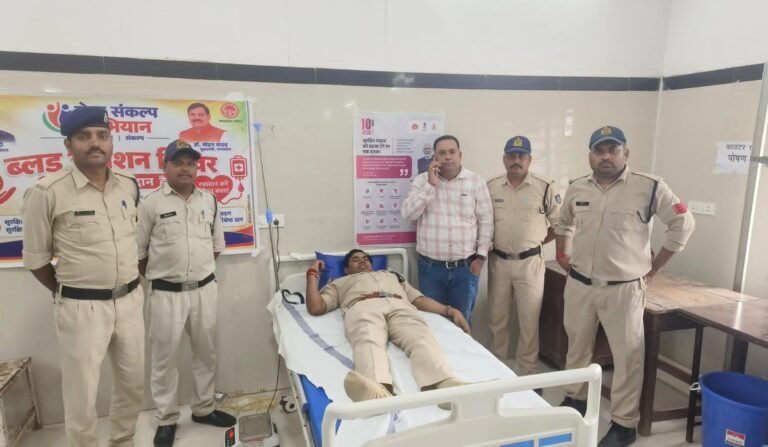 हटा सिविल अस्पताल में उपजेल अधीक्षक ने स्टाफ के साथ किया रक्तदान, दिया ‘सेवा ही संकल्प’ का संदेश