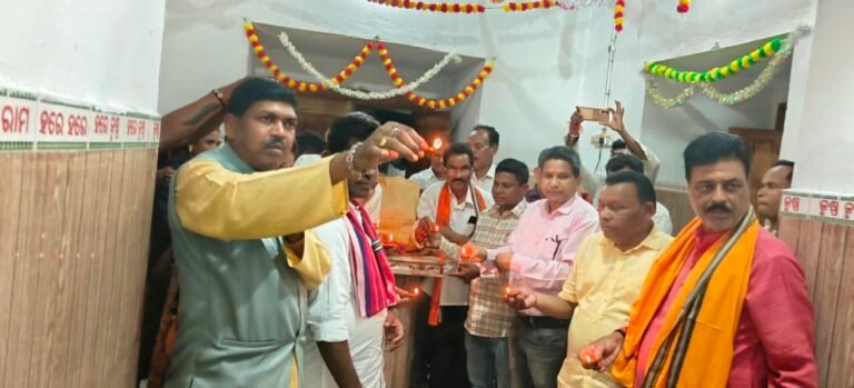 प्रधानमंत्री नरेंद्र मोदी के 76वें जन्मदिन पर जगन्नाथ मंदिर में जलाए एक हजार से अधिक दीप