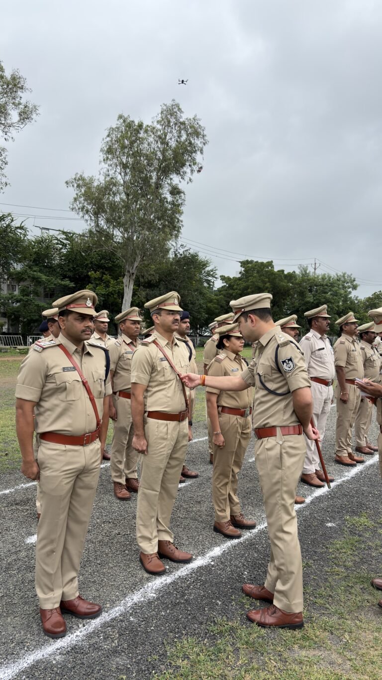 पुलिस परेड ग्राउंड रतलाम में आयोजित हुई जनरल परेड, पुलिस अधीक्षक ने किया निरीक्षण