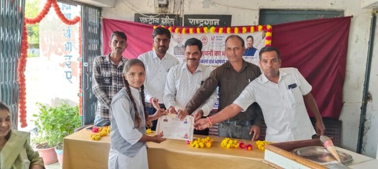 सेवा संकल्प अभियान के अंतर्गत चित्रकला एवं भाषण प्रतियोगिता आयोजित प्रतिभावान विद्यार्थियों को प्रमाण पत्र एवं पुरस्कार देकर किया उत्साहवर्धन