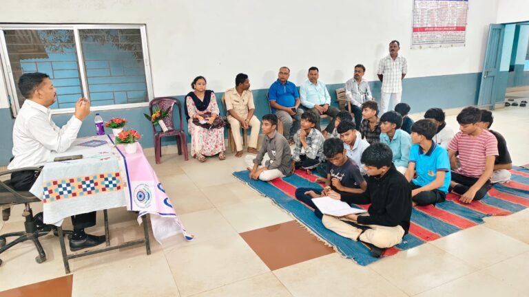 छात्रों को संविधान, अधिकार और कानून की जानकारी दी विधिक जागरूकता कार्यक्रम में करियर, साइबर अपराध एवं यातायात नियमों पर हुआ मार्गदर्शन