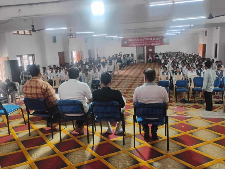नशा मुक्त युवा-विकसित भारत: सनावद में राष्ट्रीय संकल्प समारोह आयोजित विद्यार्थियों ने ली नशामुक्त भारत की शपथ, हस्ताक्षर अभियान में लिया भाग
