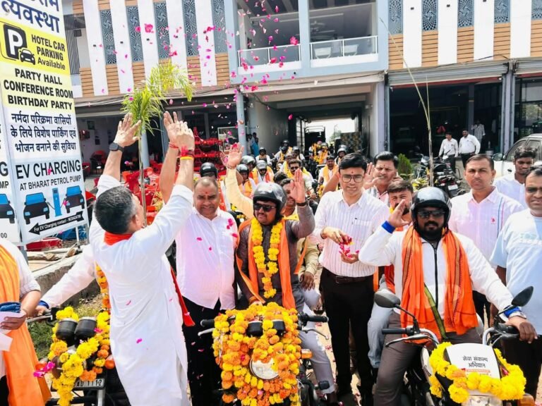मनावर में सेवा संकल्प बाइक यात्रा का आत्मीय स्वागत सेवा यात्रियों ने महापुरुषों की प्रतिमाओं पर किया माल्यार्पण, ‘धन्यवाद की दीवार’ पर नागरिकों ने दर्ज कराई सहभागिता