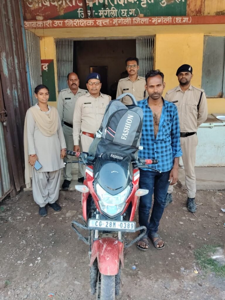 वाहन चेकिंग के दौरान 100 नग देशी मदिरा जब्त, आरोपी गिरफ्तार आरोपी न्यायिक रिमांड पर जेल भेजा गया, मोटरसाइकिल राजसात करने की कार्रवाई जारी