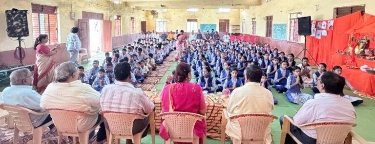 राष्ट्रभक्ति से गूंजा बुरहानपुर, विद्यार्थियों के साथ अर्चना चिटनिस ने किया सम्पूर्ण वन्दे मातरम् का सामूहिक गायन