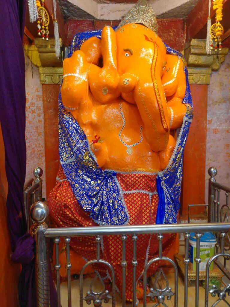 वृंदावन की नगरी में दस दिवसीय गणेश उत्सव का हुआ समापन, श्रद्धाभाव के साथ दी गणेश जी को विदाई