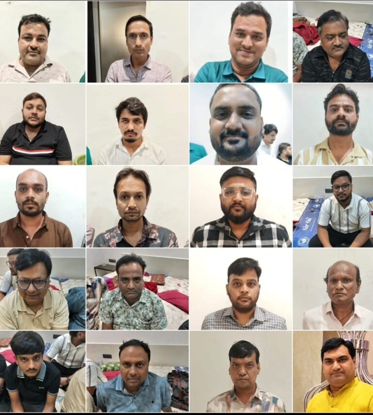 सक्ती नगर की धर्मशाला में जुआ खेल रहे 20 लोग गिरफ्तार, लाखों का मशरूका जब्त सक्ती पुलिस की कार्रवाई, ₹2.22 लाख नकद, 19 मोबाइल और ताश की 4 गड्डियां बरामद