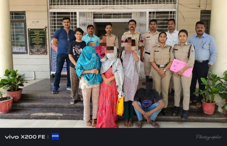मोबाइल ले जाने के मामले में दो महिला आरोपी गिरफ्तार, चार माह पुराने प्रकरण का खुलासा