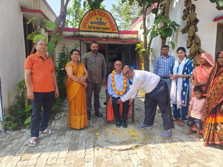 वरिष्ठ नागरिकों को सम्मानित कर बच्चों को बताया अनुभव और संस्कार का महत्व