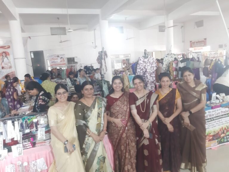 गांधी जयंती पर व्यापार मेले के माध्यम से महिला सशक्तिकरण का संदेश, 43 स्टॉलों पर सजा स्थानीय उत्पादों का बाजार