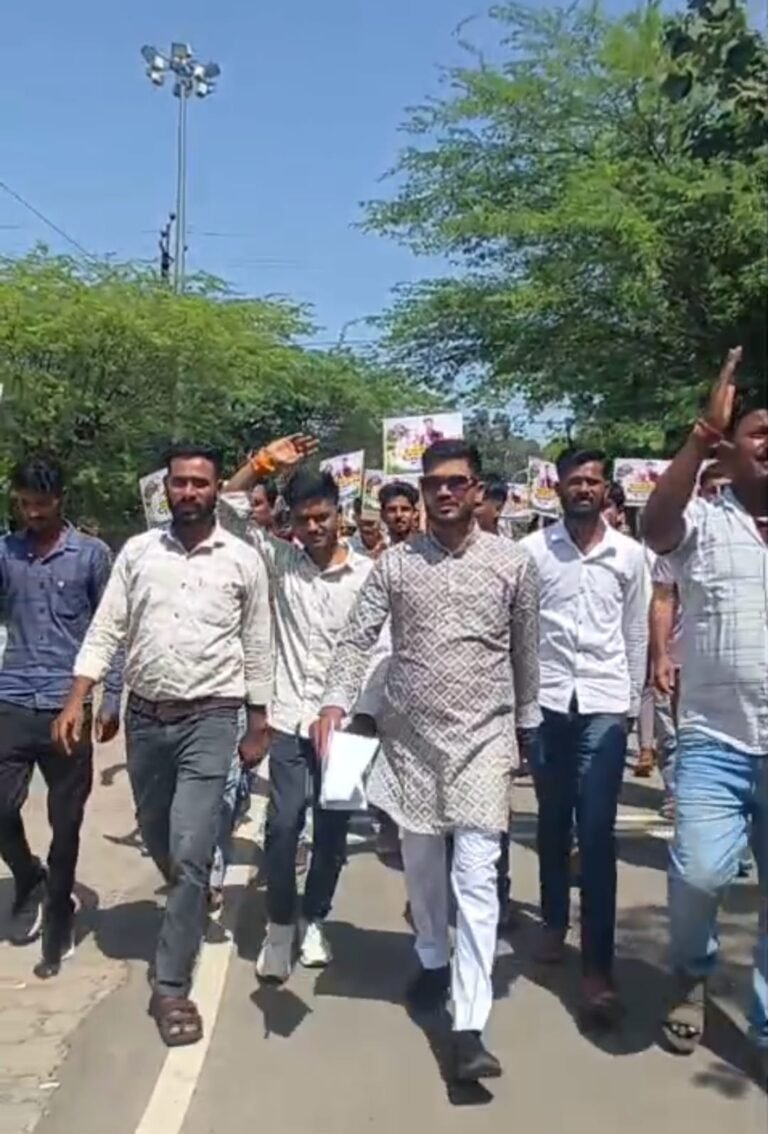 गौ माता की सुरक्षा और व्यवस्थित गौशाला व्यवस्था की मांग को लेकर युवाओं ने सौंपा ज्ञापन