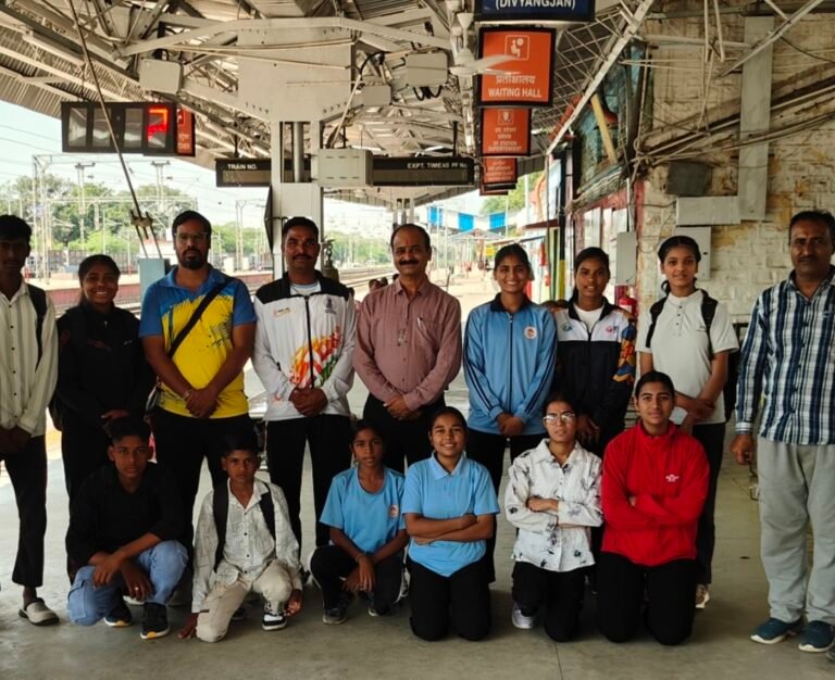 सांदीपनि विद्यालय के छह विद्यार्थियों का राज्य स्तरीय रग्बी प्रतियोगिता के लिए चयन, इंदौर के लिए दल रवाना