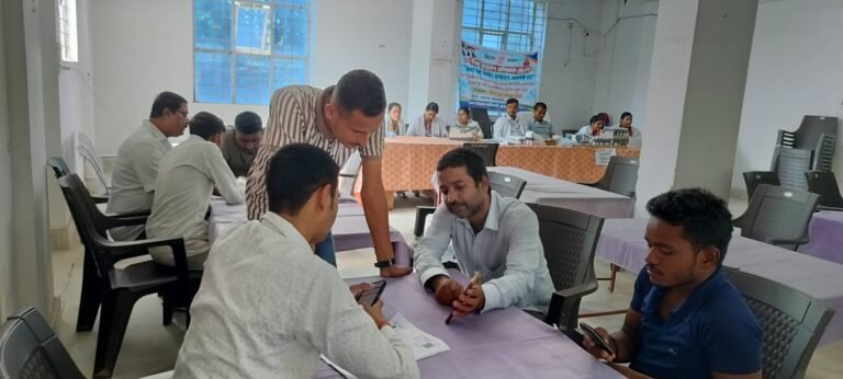 आदापुर प्रखंड की तीन पंचायतों में सहयोग शिविर का आयोजन जनप्रतिनिधियों की उपस्थिति में ग्रामीणों को विभिन्न विभागों की सेवाओं की जानकारी और स्वास्थ्य विभाग ने वितरित की दवाएं