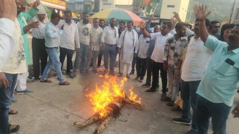 गौवंश से जुड़े आरोपों को लेकर कांग्रेस ने कांकेर में किया प्रदर्शन