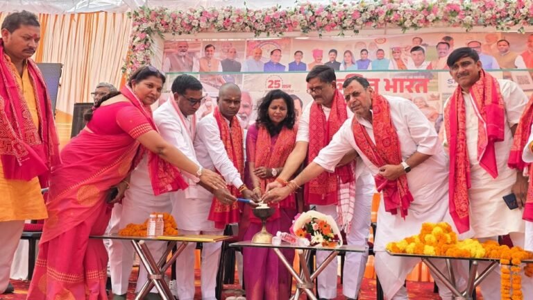 विकसित भारत के निर्माण का संकल्प लेकर आगे बढ़ रहा देश : आकांक्षा सोनकर सिटी क्लब मैदान में विकसित भारत संकल्प सभा एवं सेवा ज्योति यात्रा का भव्य आयोजन