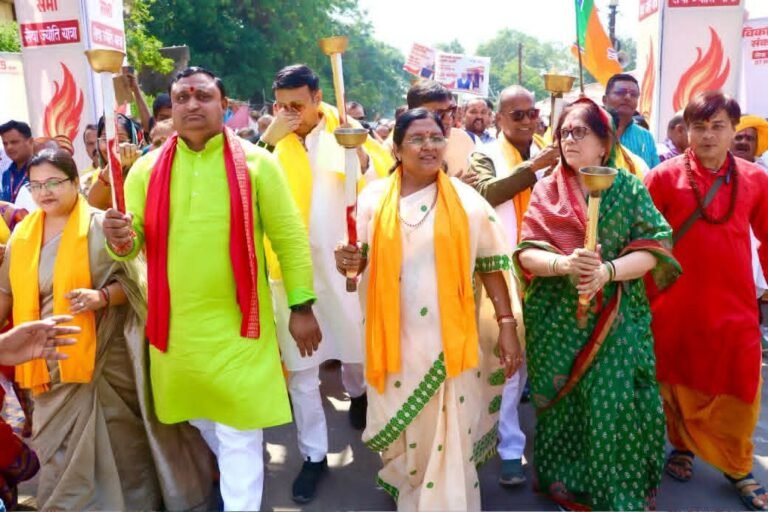 धार में सेवा ज्योति संकल्प यात्रा और विकसित भारत संकल्प सभा का भव्य आयोजन