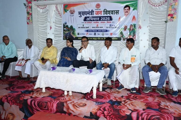 जिले में जर्जर शासकीय भवनों के स्थान पर बनेंगे नए भवन : कलेक्टर अजय कटेसरिया ग्राम देवली में मुख्यमंत्री जन विश्वास अभियान के तहत जिला स्तरीय शिविर आयोजित, कलेक्टर ने जनसुनवाई कर नागरिकों से किया संवाद