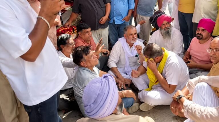 घड़साना में कल आएंगे हनुमान बेनीवाल, धान मंडी में होगी किसान महासभा 30 दिनों से जारी किसान आंदोलन को व्यापारियों का समर्थन, सिंचाई पानी और फसल मुआवजे सहित तीन प्रमुख मांगों को लेकर जुटेंगे किसान