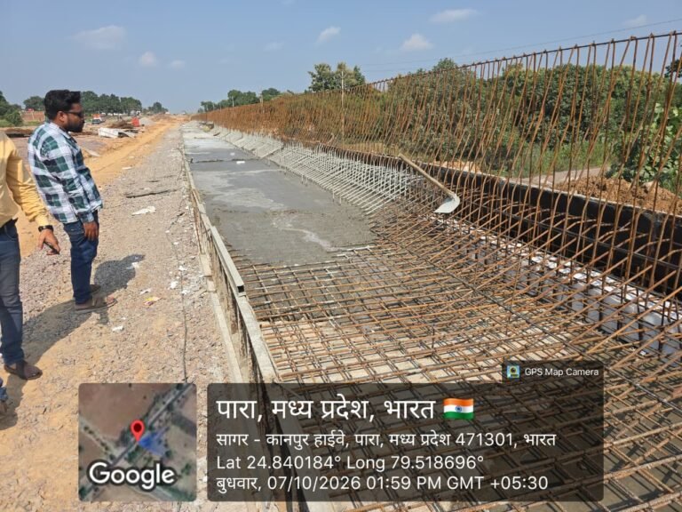 एनएच-34 बाईपास निर्माण की गुणवत्ता पर उठे सवाल, फ्लाईओवर की दीवारों में दिखीं दरारें पुल निर्माण में वाइब्रेटर के इस्तेमाल को लेकर शिकायत, ग्रामीणों ने एनएचएआई के अधिकारियों से तकनीकी जांच कराने की मांग की