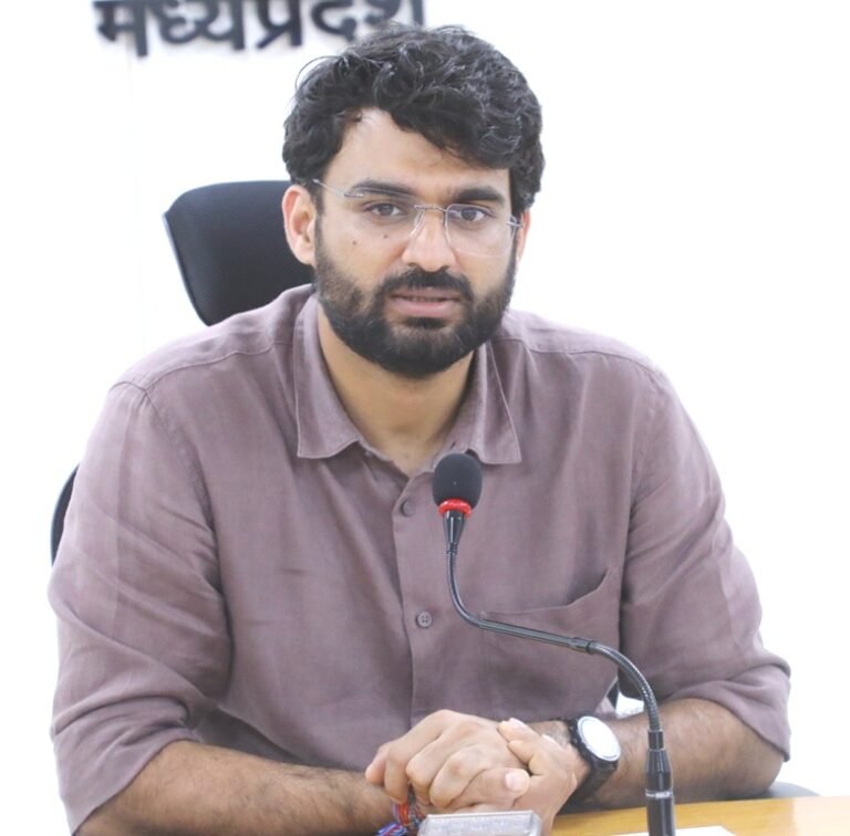 दीपावली से पहले प्रशासन ने जारी किए अस्थाई आतिशबाजी लाइसेंस के निर्देश 15 से 22 अक्टूबर तक ऑनलाइन आवेदन, 2 से 11 नवंबर तक होगा लाइसेंस का नवीनीकरण; सुरक्षित स्थानों पर ही लगेंगी आतिशबाजी की दुकानें