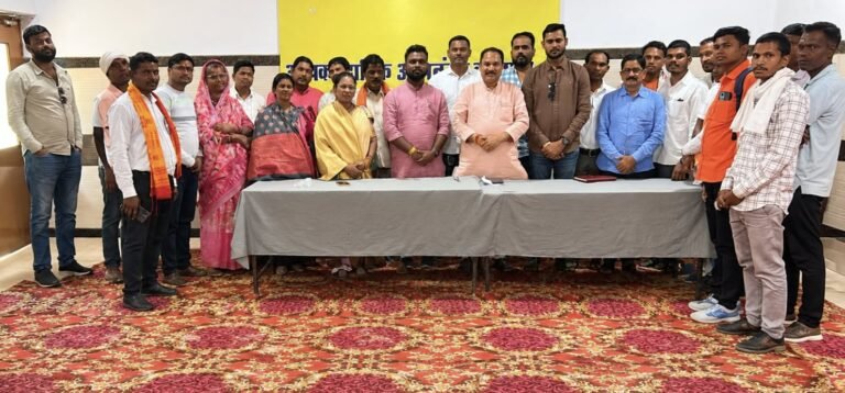 कार्यकर्ताओं की शिकायत पर त्वरित कार्रवाई, विधायक विक्रम देव उसेंडी के प्रति अंतागढ़ मंडल ने जताया आभार कार्यकर्ताओं की समस्याओं को गंभीरता से लेते हुए निज सचिव को पद से किया कार्यमुक्त