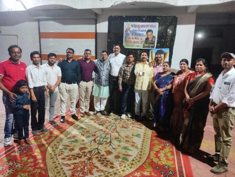 निमाड़ के अमर गायक किशोर कुमार की 39वीं पुण्यतिथि पर महेश्वर में सजी सुरों की महफिल, गीतों से दी संगीतमय श्रद्धांजलि मां रेवा सुर संगम मंच के तत्वावधान में संगीत निशा का आयोजन, स्थानीय कलाकारों ने सदाबहार गीतों की प्रस्तुतियों से बांधा समां