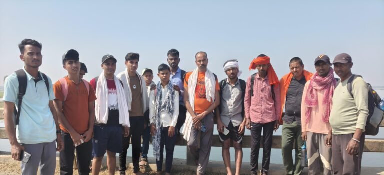पदयात्रा कर मैहर पहुंचे श्रद्धालु, मां शारदा के दर्शन कर लिया आशीर्वाद