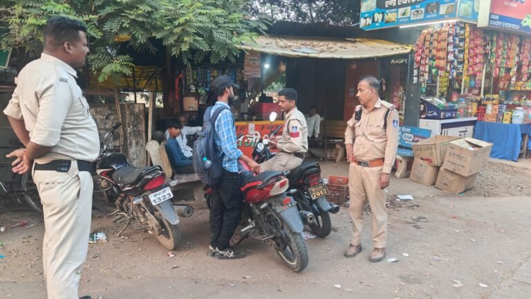 हंडिया पुलिस ने चलाया विशेष वाहन चेकिंग अभियान, बिना नंबर प्लेट वाले वाहनों पर की चालानी कार्रवाई भगत सिंह चौराहे और बस स्टैंड पर वाहनों की जांच, यातायात नियमों के पालन के लिए चालकों को किया जागरूक