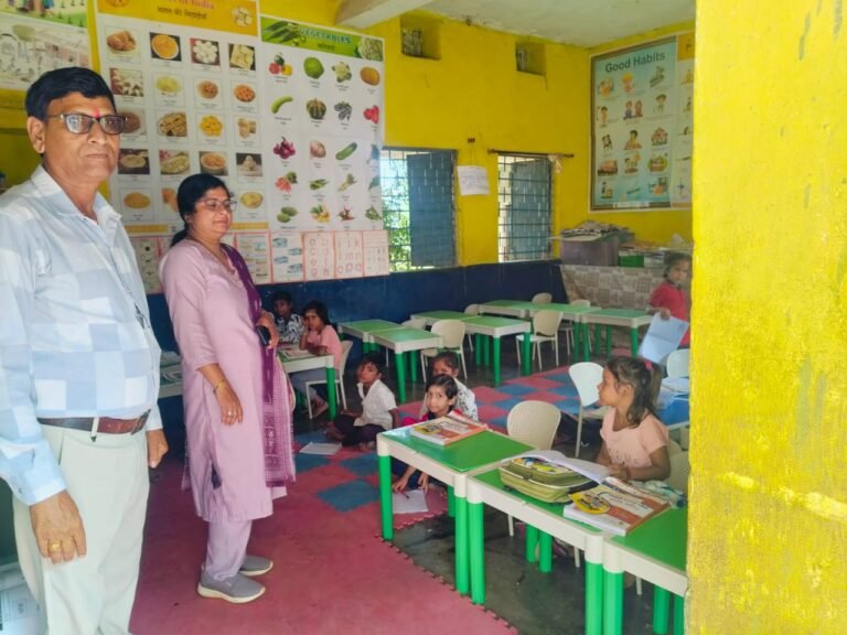 मध्याह्न भोजन व्यवस्था का निरीक्षण, विद्यार्थियों को गुणवत्तापूर्ण भोजन उपलब्ध कराने के निर्देश कलेक्टर श्री अर्पित वर्मा ने दिए निर्देश, पीएम पोषण योजना के तहत विद्यालयों में भोजन की गुणवत्ता और स्वच्छता पर विशेष जोर