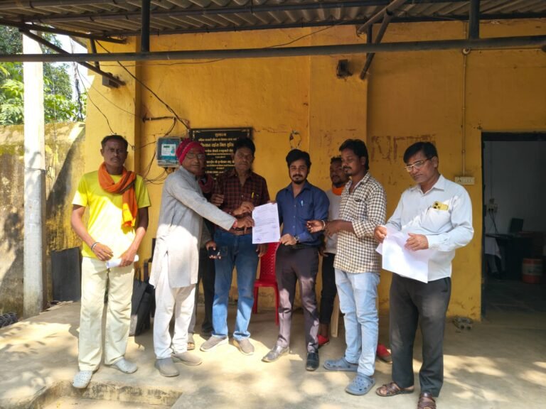 किसानों की समस्याओं को लेकर भारतीय किसान संघ ने सौंपा ज्ञापन, विद्युत कनेक्शन और खाद-बीज की गुणवत्ता का मुद्दा उठाया पिथौरा में किसानों की मांगों को लेकर तहसीलदार के माध्यम से संबंधित विभागों को कराया अवगत, समस्याओं के शीघ्र निराकरण की मांग