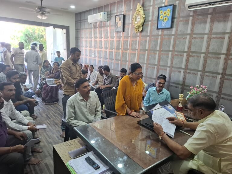 विधायक निवास में पूर्व राज्यमंत्री जालम सिंह पटेल ने की जनसुनवाई, 263 आवेदनों पर हुई सुनवाई