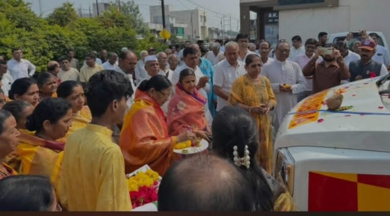 सौसर को मिली एसी एंबुलेंस की सौगात, न्यूनतम दरों पर मिलेगी सेवा डॉ. देवपुजारी परिवार ने संस्था को भेंट की एंबुलेंस, बागानी परिवार ने समर्पित किए दो ऑक्सीजन सिलेंडर